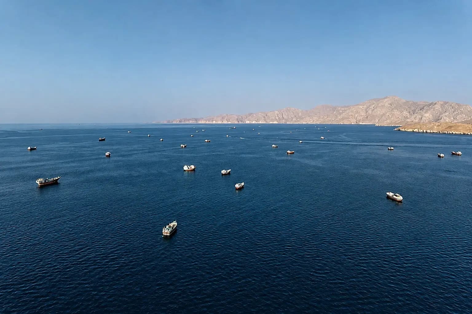 Îran: Li Tengava Hurmizê 4 keştiyên petrolê li mayînan ketin