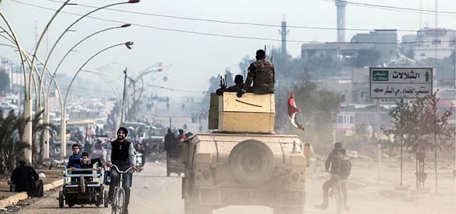 VIDEO: Several men hold a white flag carrying what appears to be a dead body wrapped in a blanket in Arabi district, northern Mosul, on Sunday morning. It also shows the northern edge of the Tigris river.
