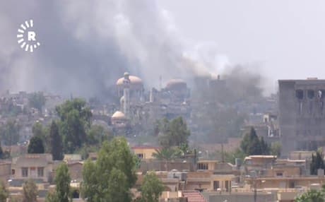 A screen grab of Rudaw video footage showing thick black smoke covering the skyline over the last four neighborhoods where ISIS is still present including Old Mosul, Zanjali, Shifa, and Bab al-Sinjar