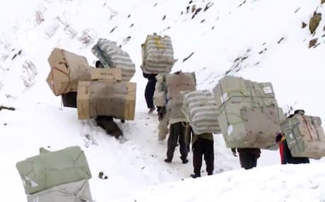 The Iranian government said in late December it had planned to develop the local economy in Kurdish areas of the country in an effort to put an end to the issue of semi-legal cross-border porters. Photo: Rudaw