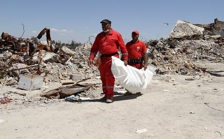 Iraqi civil defence workers recover bodies in the northern Iraqi city of Mosul on May 16, 2018. Photos: Waleed al-Khalid | AFP