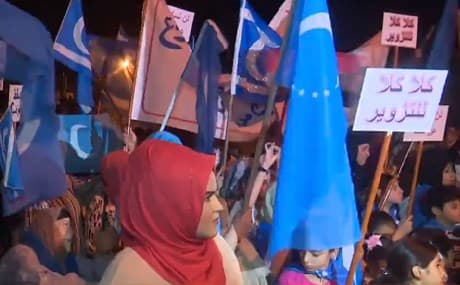 Protests are ongoing outside the Iraqi election commission office in Kirkuk. Photo: Rudaw