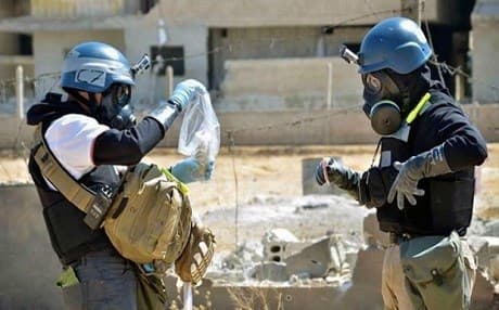 United Nations workers investigates the usage of chemical weapons near Ain Terma, Syria, in 2013. Photo: AP