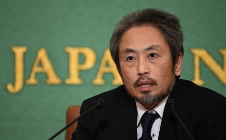 Japanese freelance journalist Jumpei Yasuda, who was freed from Syria in October 2018 after more than three years in captivity, speaks at a press conference at the Japan National Press Club in Tokyo on November 2, 2018. Photo: Toshifumi Kitamura | AFP