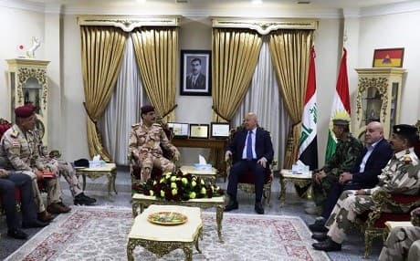 KRG Interior Minister Karim Sinjari (right), who is also acting Peshmerga minister, receives Iraq Iraqi Lt. Gen. Abdul Amir Rasheed Yarallah in Erbil on January 4, 2019. Photo: MOPE