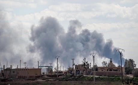 Smoke billows after shelling on the Islamic State (IS) group’s last holdout of Baghouz, in the eastern Syrian Deir ez-Zor province, March 2, 2019. Photo: Bulent Kilic / AFP
