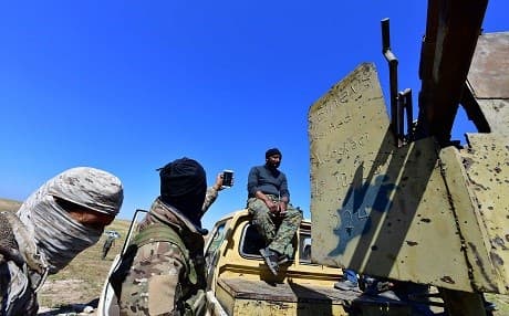 Fighters with the SDF gather near the village of al-Baghouz in the countryside of the eastern Syrian province of Deir ez-Zor on March 20, 2019. Photo: Giuseppe Cacace | AFP