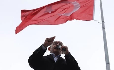Chairman of the Republican People's Party (CHP) Kemal Kilicdaroglu addresses the crowd in front of CHP headquarters in Ankara after he was punched and kicked by a mob during a funeral for a soldier killed in clashes with Kurdish rebels, on April 21, 2019. Photo: Adem Altan/AFP
