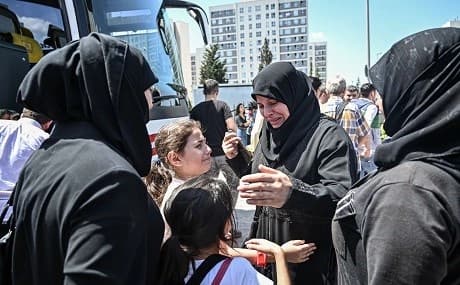 Family and friends say goodbye as Syrian refugee voluntarily board buses returning to neighbouring Syria in the Esenyurt district of Istanbul, August 6, 2019. Photo: Ozan Kose / AFP