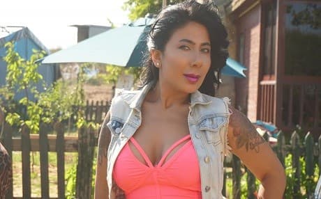 Sandra Alesandra hopes to challenge the expectations placed upon women artists and wider social taboos through her music. Photo via Sandra's Facebook page