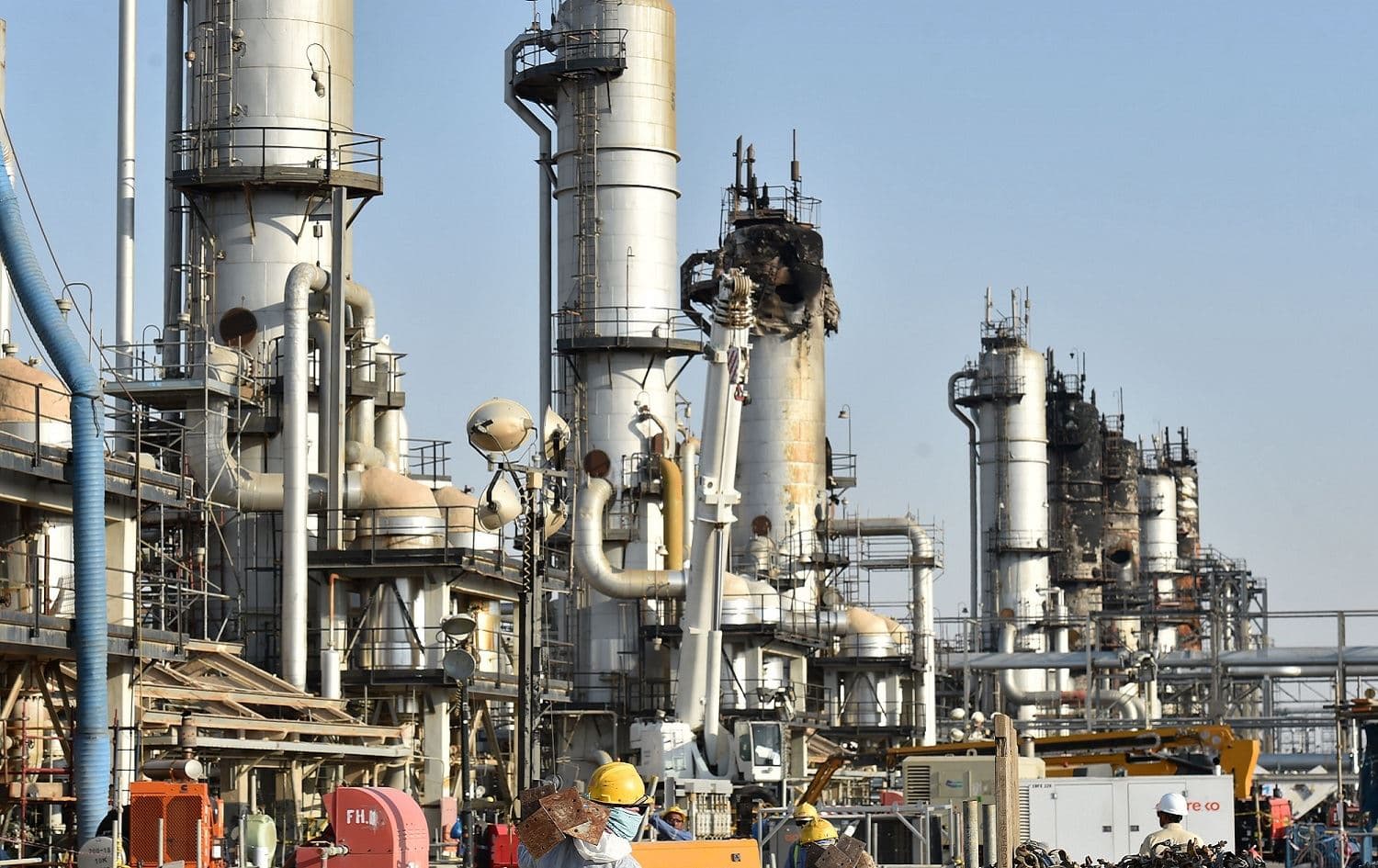Employees of Aramco oil company work in Saudi Arabia's Abqaiq oil processing plant on September 20, 2019. Photo: Fayez Nureldine / AFP
