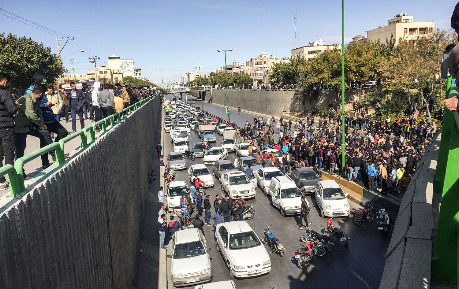 Iranian protesters block a road during a demonstration against an increase in gasoline prices in the central city of Isfahan, on November 16, 2019. Photo: AFP