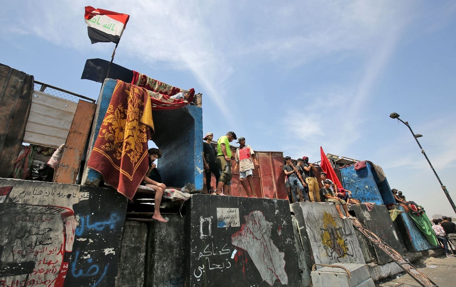 Iraqi protesters gather on the al-Jumhuriyah bridge in the capital Baghdad on on May 14, 2020. Photo: Ahmad al-Rubaye/AFP