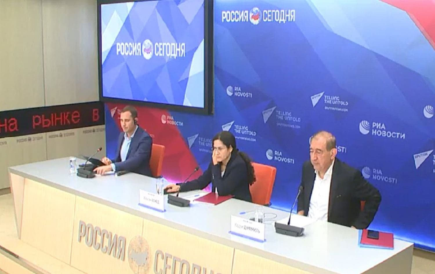 Elham Ahmed (centre), president of Syrian Democratic Council’s executive, and Qadri Jameel, member of the presidency committee of the People’s Will Party (right), speak in a press conference in Moscow on August 31, 2020. Photo: SDC