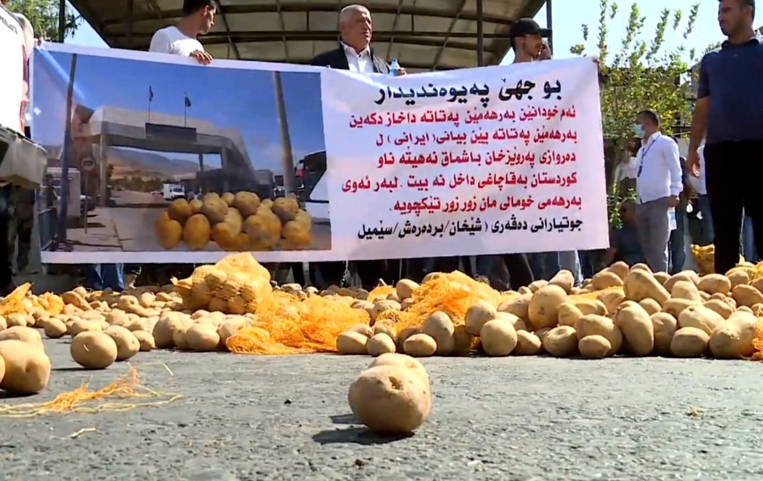 Potato farmers protest in front of the agriculture ministry in Erbil on September 24, 2020. Photo: Rudaw