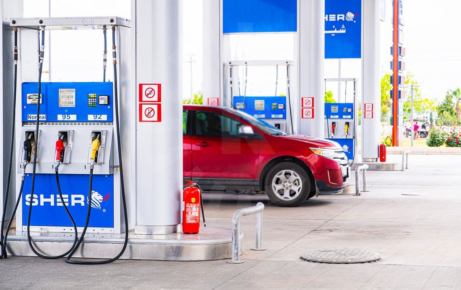 A driver fills up his tank at a petrol station in Erbil. File photo: Bilind T. Abdullah/Rudaw