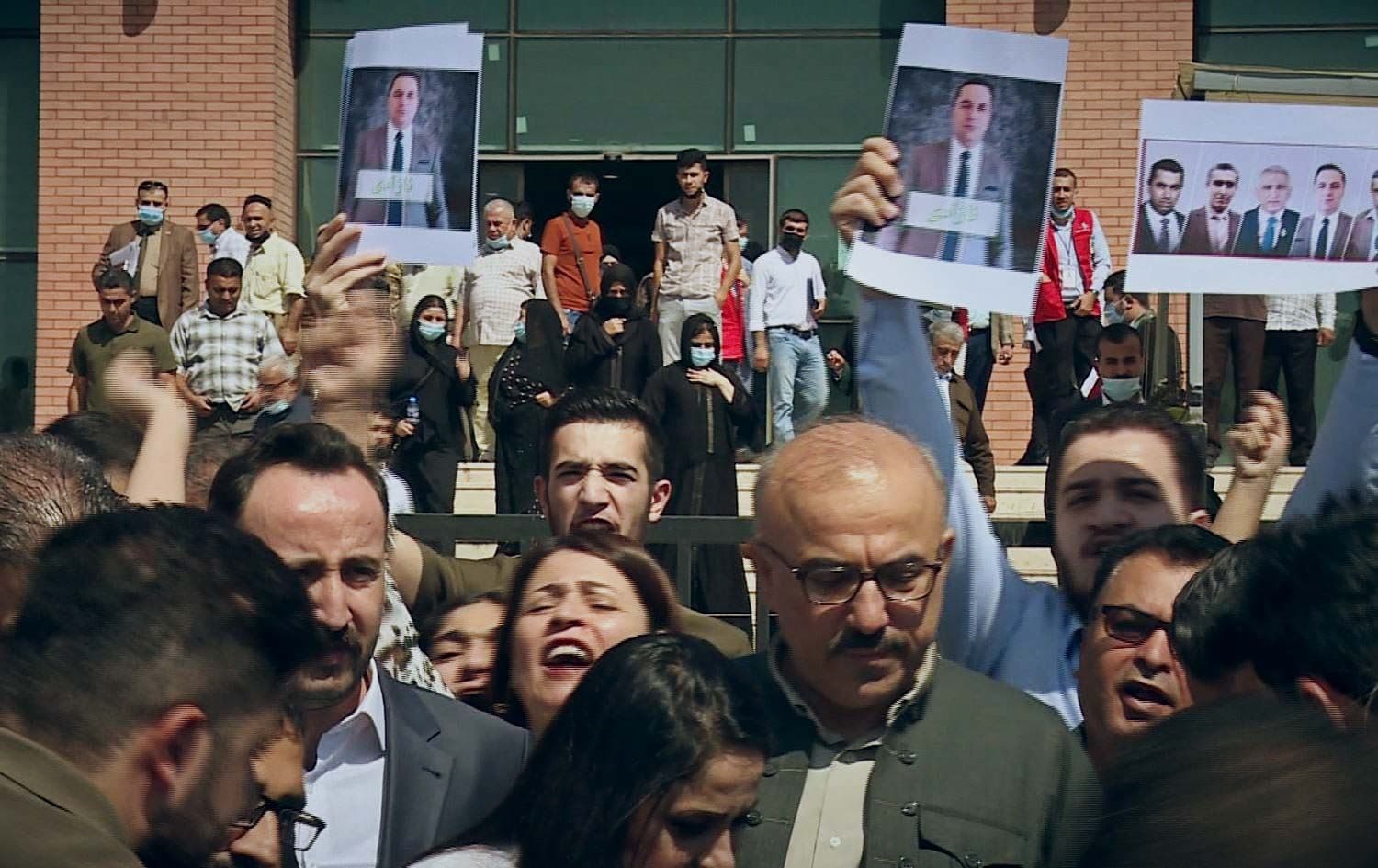 Families, activists, and MPs gathered outside an Erbil courthouse where the trial of the five Duhok detainees was on September 8, 2021. Photo: Rudaw/screenshot