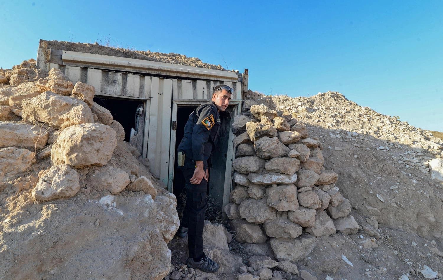 A member of the Iraqi forces inspects a suspected ISIS hideout during military operations southwest of Mosul on July 11, 2021. File photo: Zaid al-Obeidi/AFP