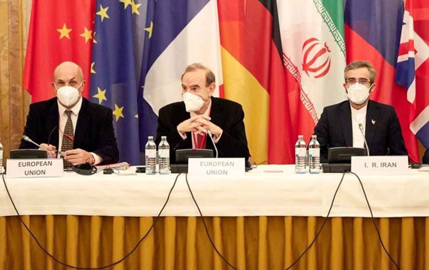 EU envoy Enrique Mora (center) and Iranian Deputy Foreign Minister Ali Bagheri (right) in Vienna on December 9, 2021. Photo: AFP