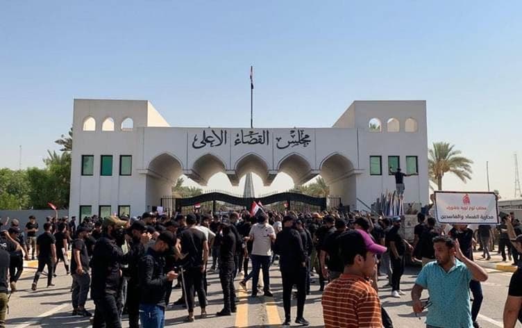 Sadr yanlıları Bağdat'ta Yüsek Yargı Konseyi önünde süresiz oturma eylemi başlattı