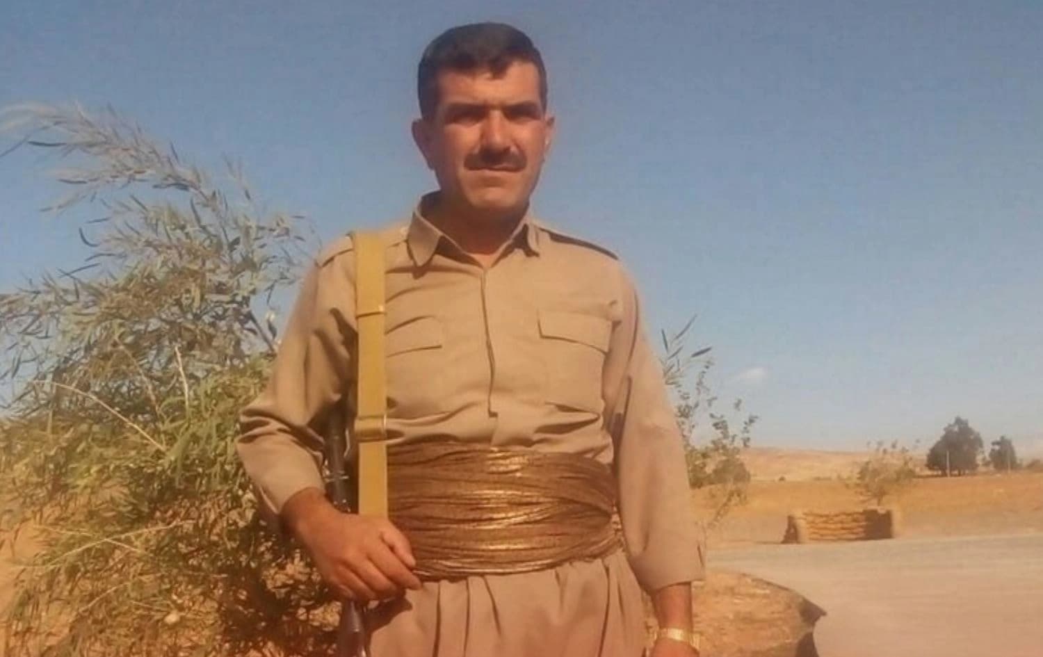 Pêşmergeyê PDKÎ, Osman Feyze ku termê wî îro ji bin kavilên mala wî hat derxistin.