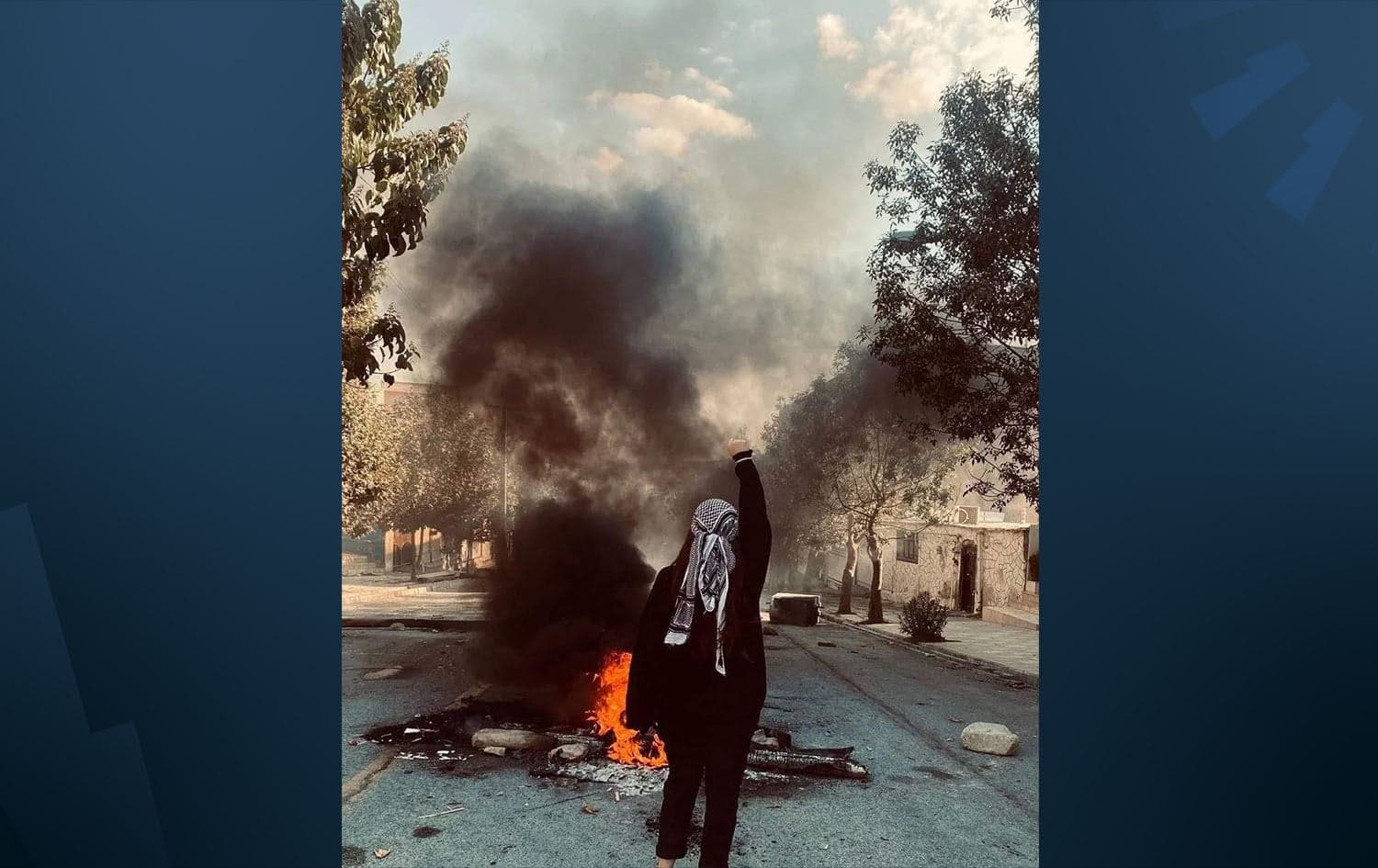 A young girl standing in the street without a headscarf in the Kurdish city of Mariwan, western Iran, on November 6, 2022. Photo: Kolbanews