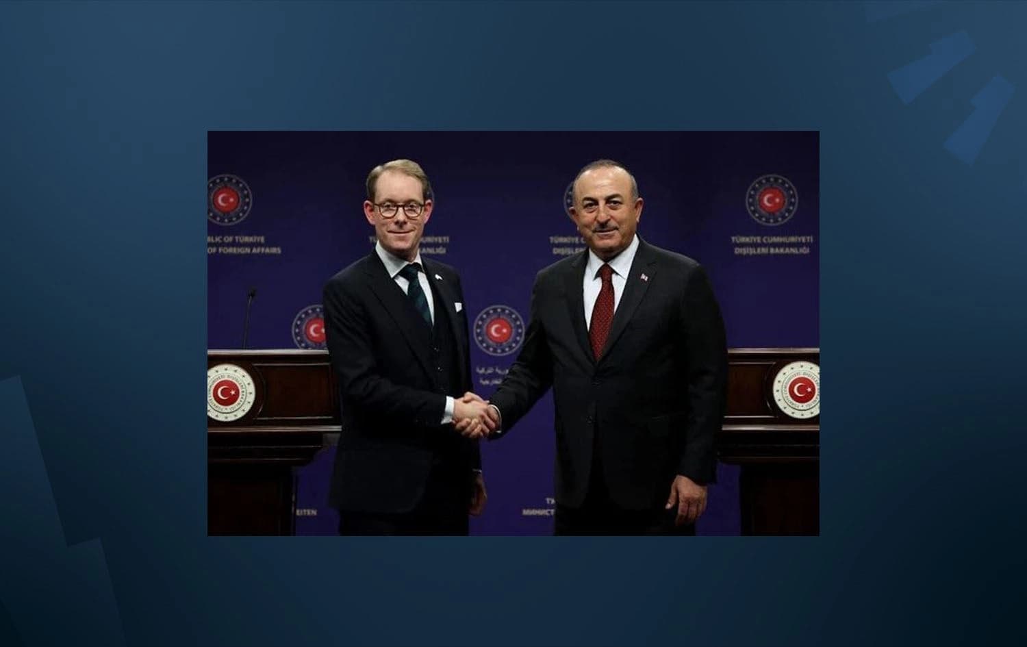 Swedish FM Tobias Billstrom and Turkish FM Mevlut Cavusoglu shake hands after a joint press conference in Ankara on December 22, 2022. File photo: AFP