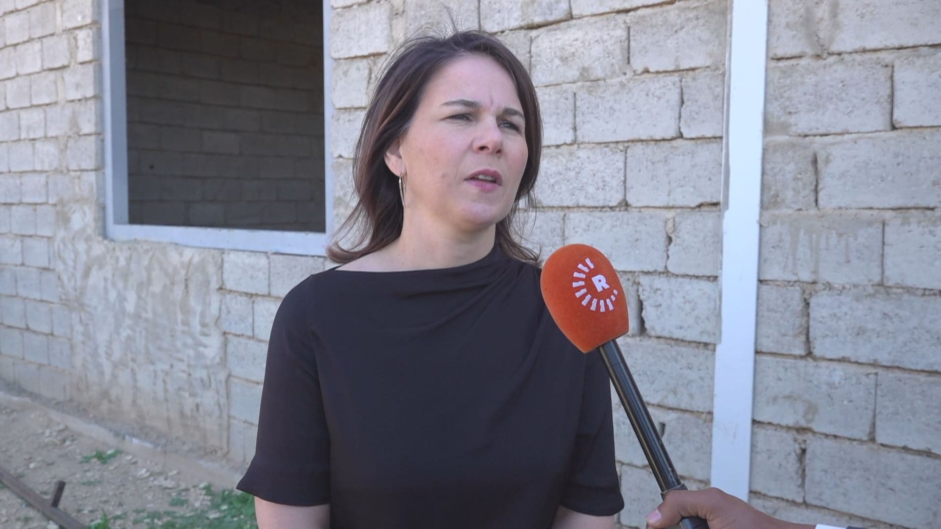 German Foreign Minister Annalena Baerbock speaking to Rudaw in Shingal on March 9, 2023. Photo: Rudaw