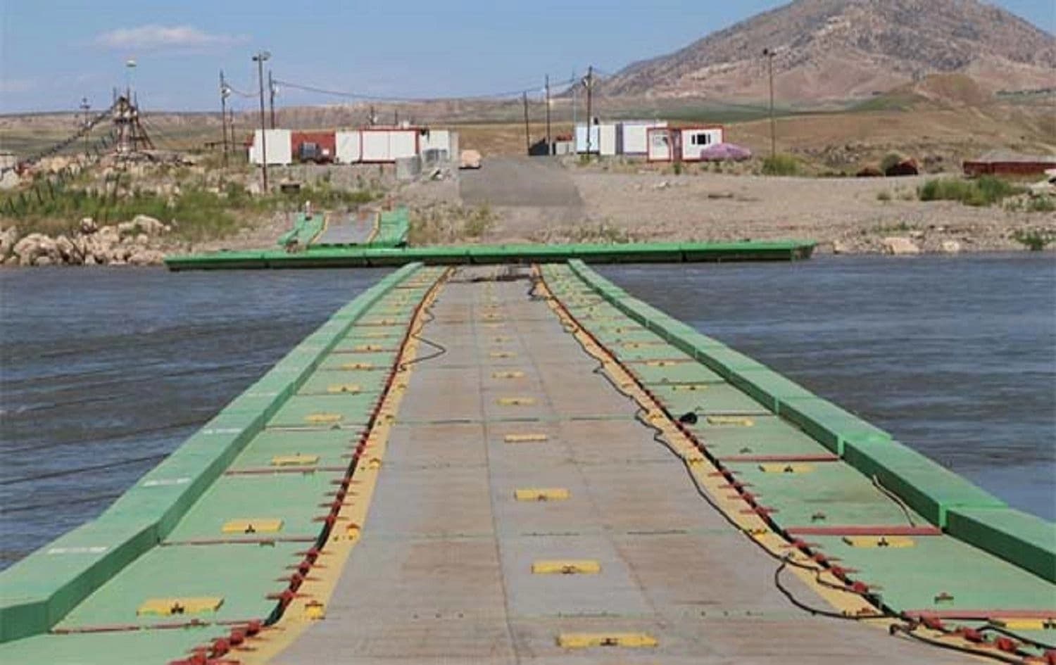 Deriyê sînorî yê Sêmalka-Pêşabûrê di navbera Rojava û Başûrê Kurdistanê de.