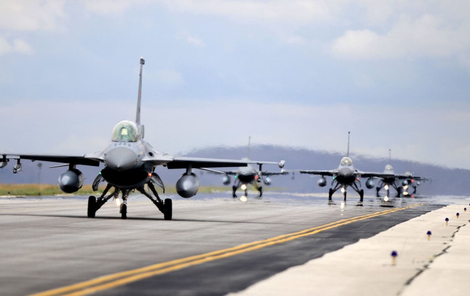ABD'li senatör: İsveç NATO üyesi olana kadar Türkiye'ye F-16 satılmamalı