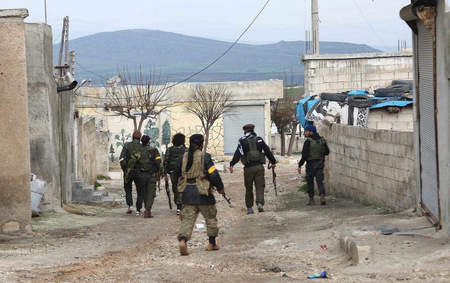 Grûpa Emşat bacê li ser welatiyên Efrînê disepîne