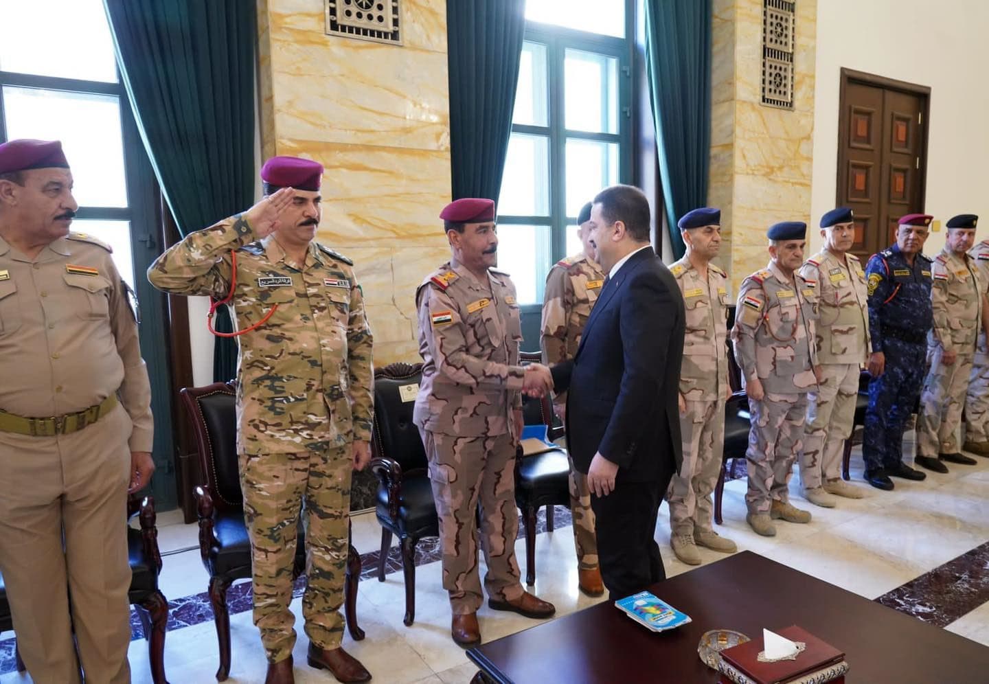 وێنەیەکی کۆبوونەوەکەی سوودانی لەگەڵ بەرپرسە سەربازییەکان