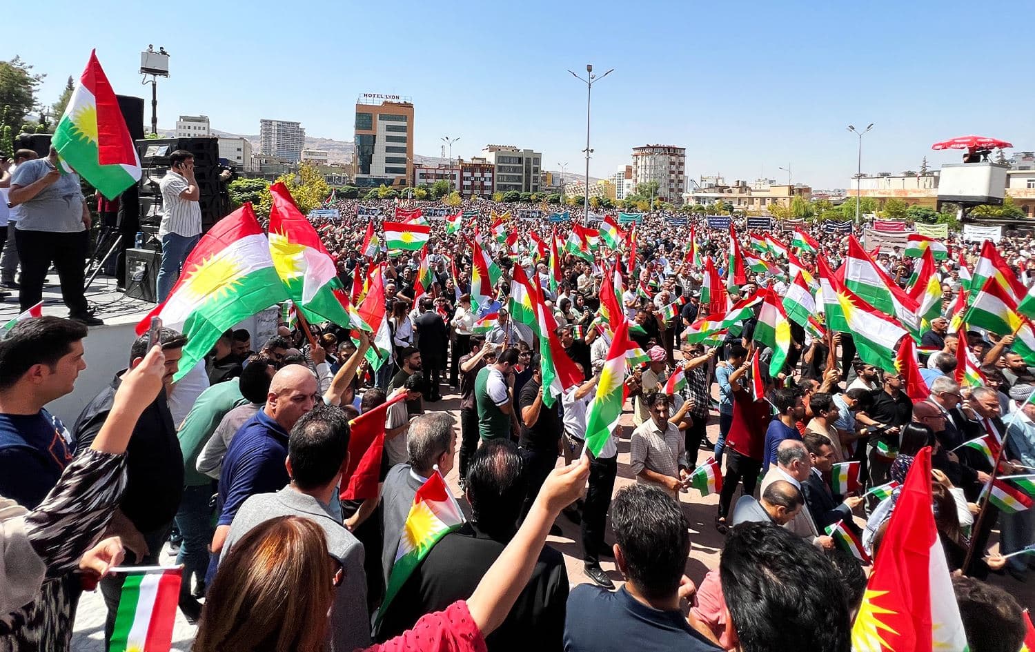 DUHOK - Kürtler Bağdat'ı protesto ediyor