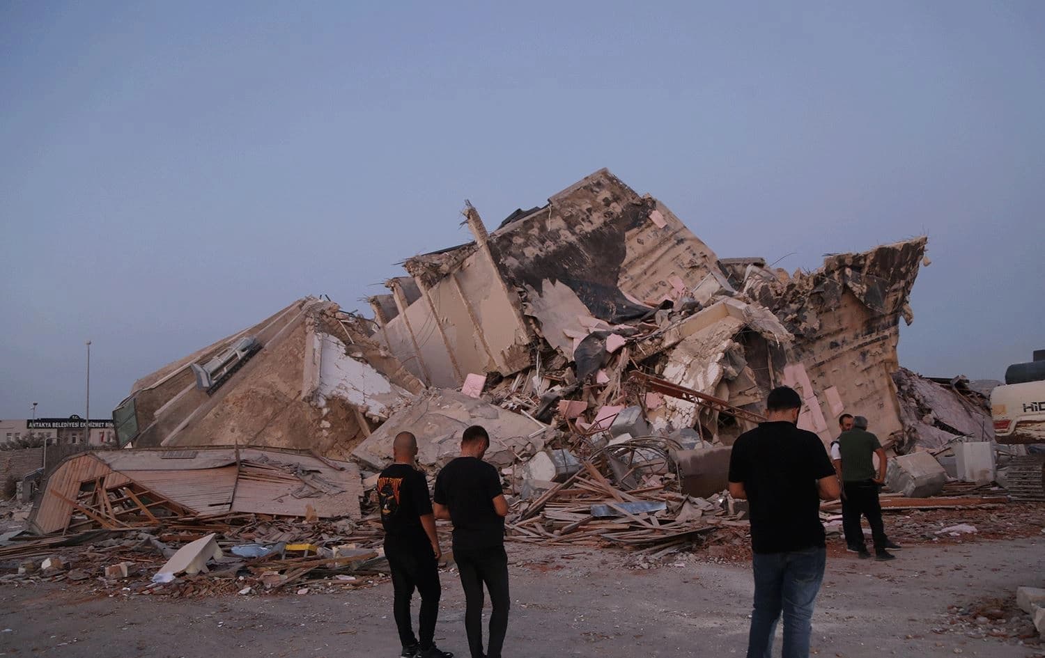 HATAY - Avahiya ku di erdhejê de zerer dîtibû hilweşiya / Wêne: AA