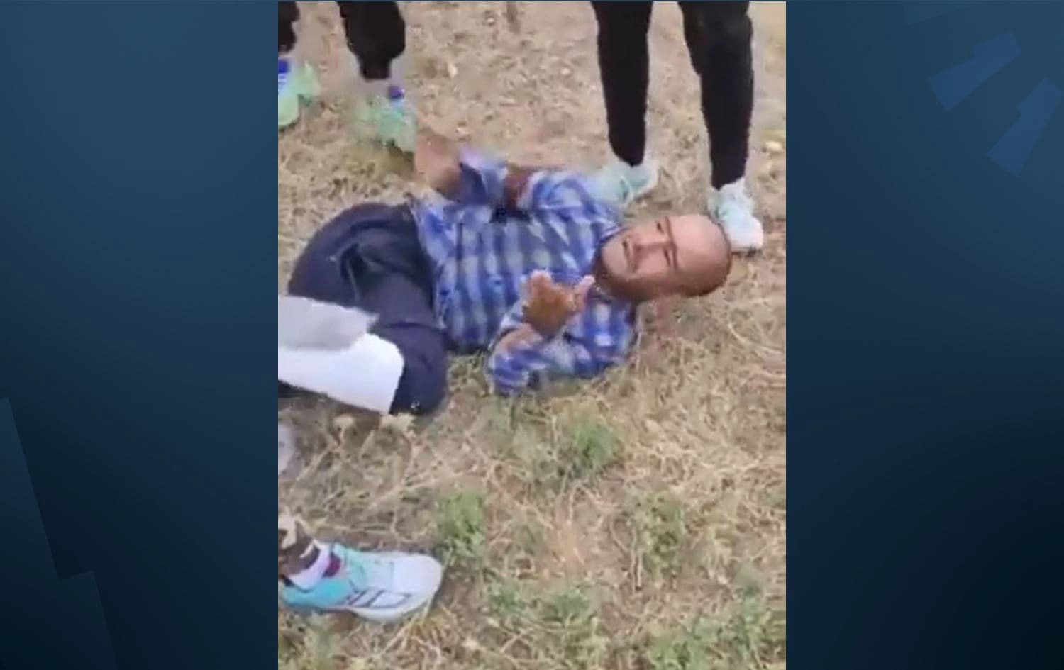 دیمەنی ئازاردانی هاووڵاتییە ئەفغانستانییەکە.