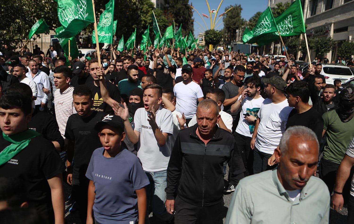 Batı Şeria'nın El Halil kentinde Filistinliler, İsrail'in Gazze Şeridi'ne düzenlediği saldırıları protesto ettti. / AA