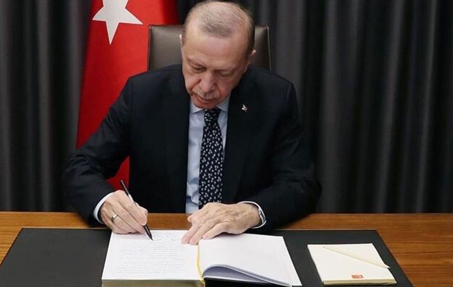 Erdogan Protokola Beşdariya Swêdê ya ji bo NATOyê îmze kir.