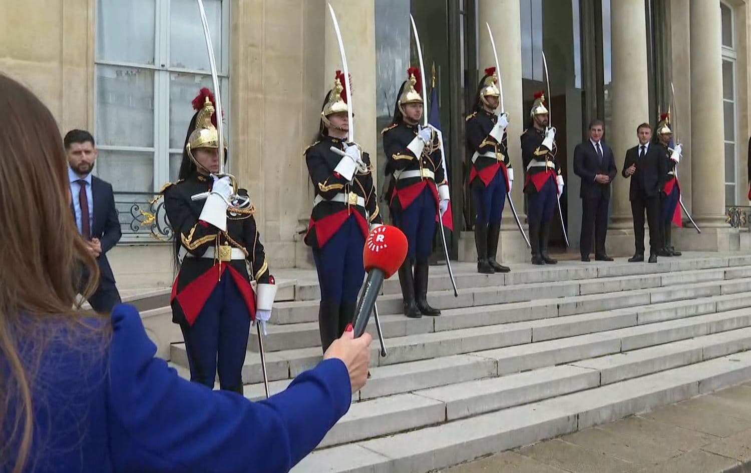 French President Emmanuel Macron (right) receiving Kurdistan Region President Nechirvan Barzani (right) at the Elysee Palace in Paris, France, on November 3, 2023. Photo: Rudaw
