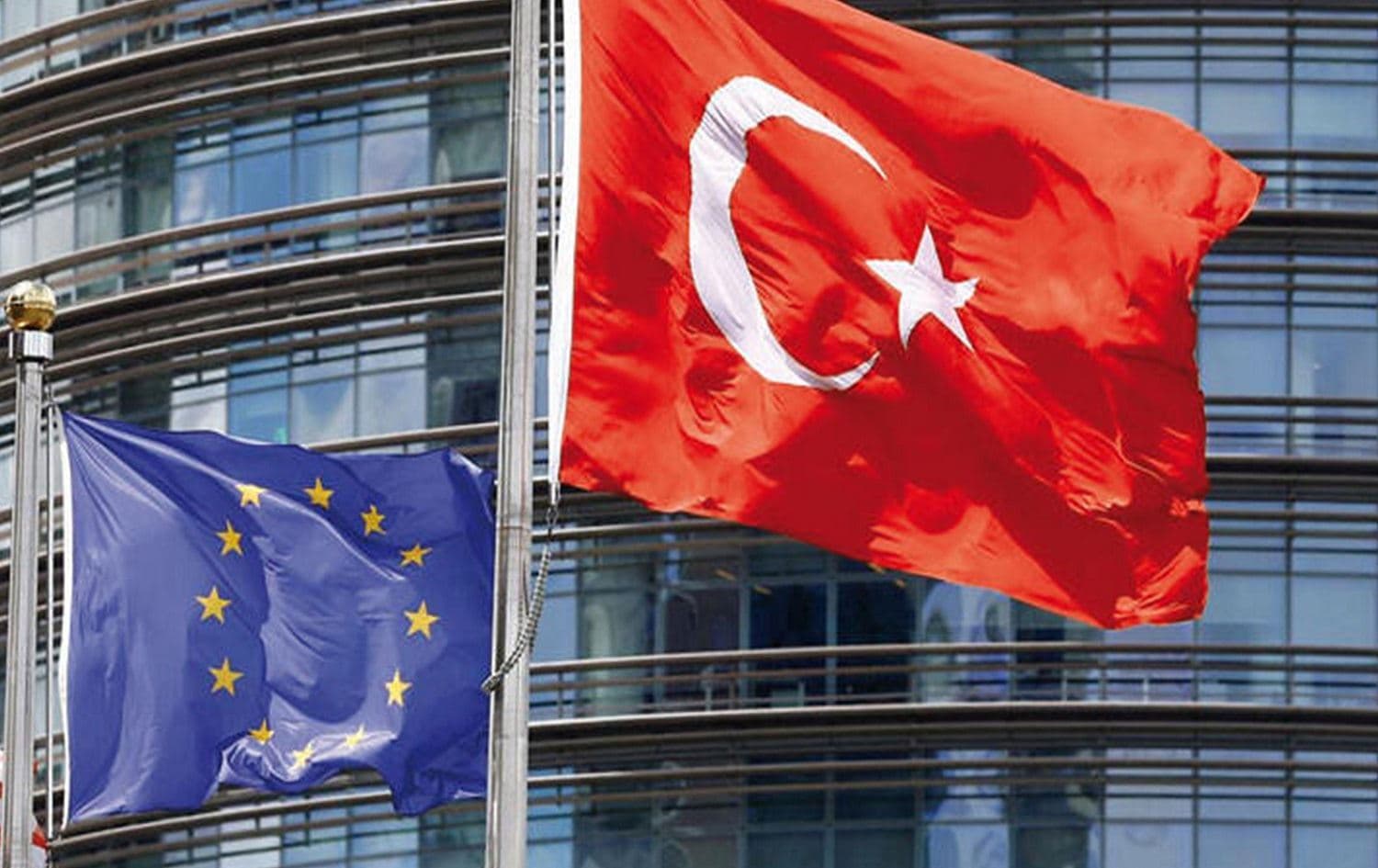 Yekîtiya Ewropayê di rapora xwe de rexneyên tund li Tirkiyeyê kirin