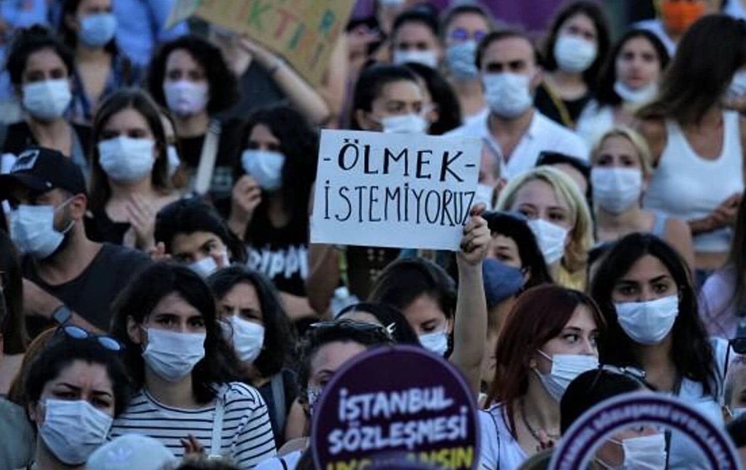 Hamile eşini boğarak öldürdüğü iddia edilmişti: Öperken oldu