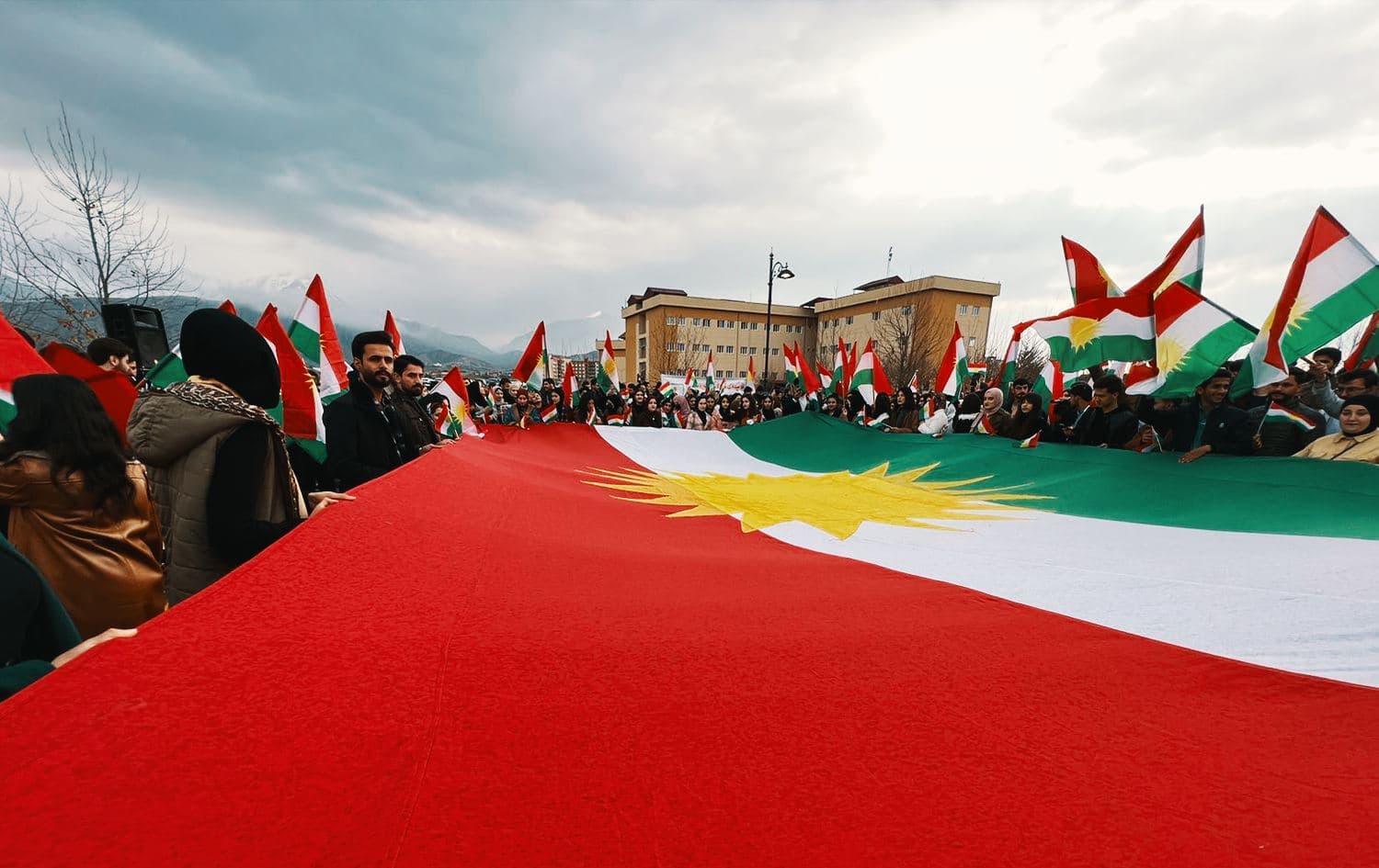 گردبوونەوەی هاونیشتمانییان بە ئاڵای کوردستانەوە لە سۆران، وێنە: ئەندام جەبار - رووداو