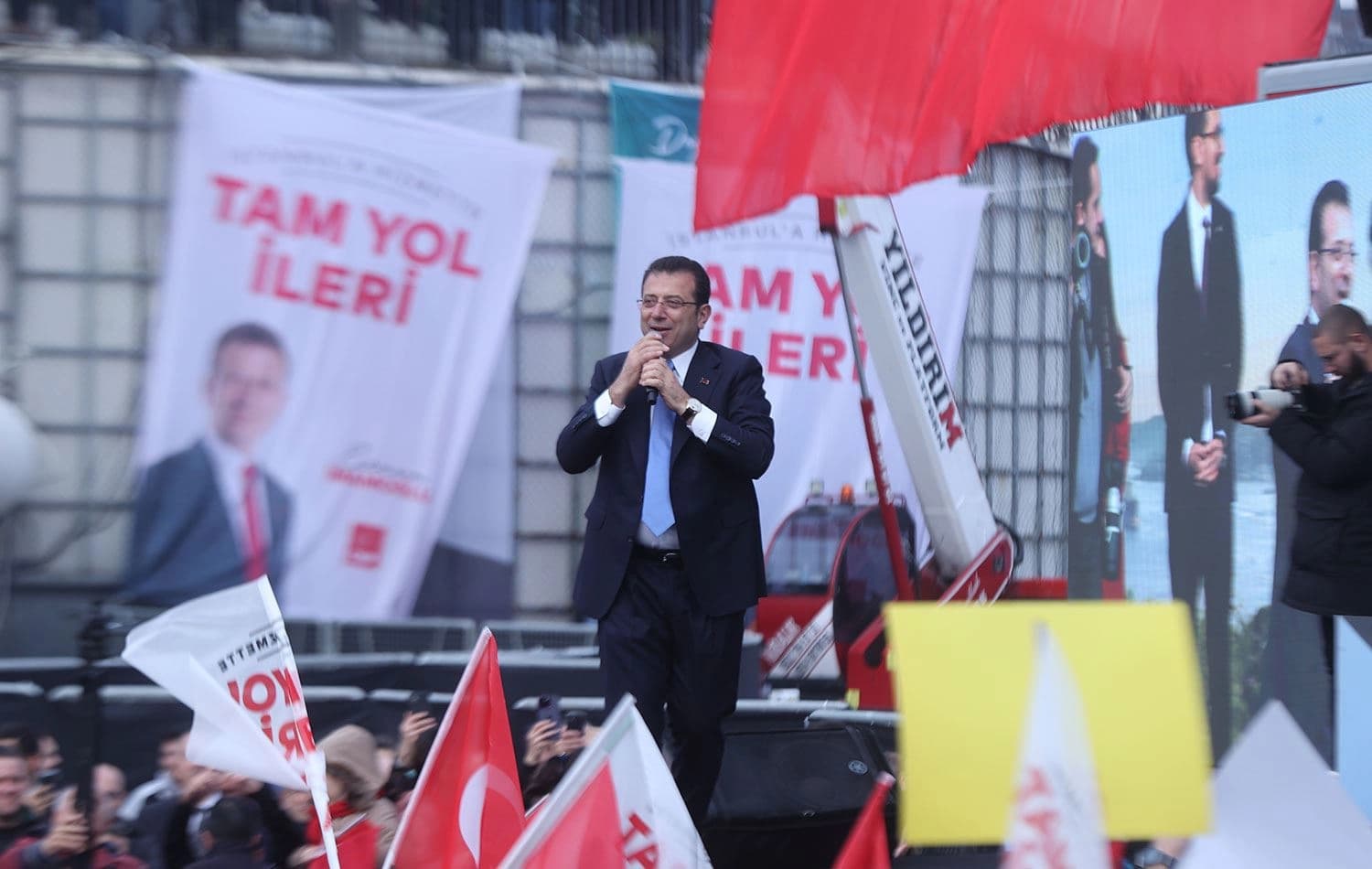 İBB Başkanı Ekrem İmamoğlu dün Küçükçekmece'de halk buluşmasına katıldı. / AA
