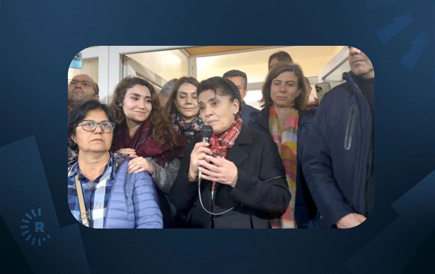Leyla Zana eçim çalışması yaparken