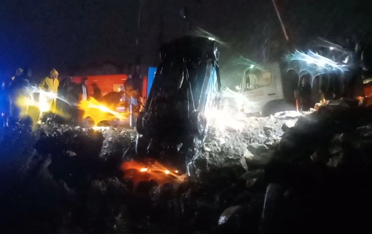 ساتی دەرهێنانی ئەو ئۆتۆمبێلەی لە کۆڕێ ئاو بردی و شۆفێرەکەی خنکا.