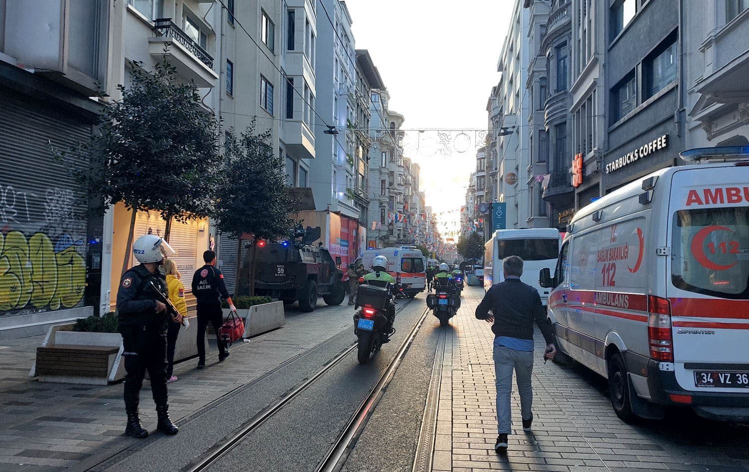 Policemen and ambulances arrive at the scene of the explosion in Istanbul's Istiklal street on November 13, 2022. Photo: Omer Sonmez/Rudaw