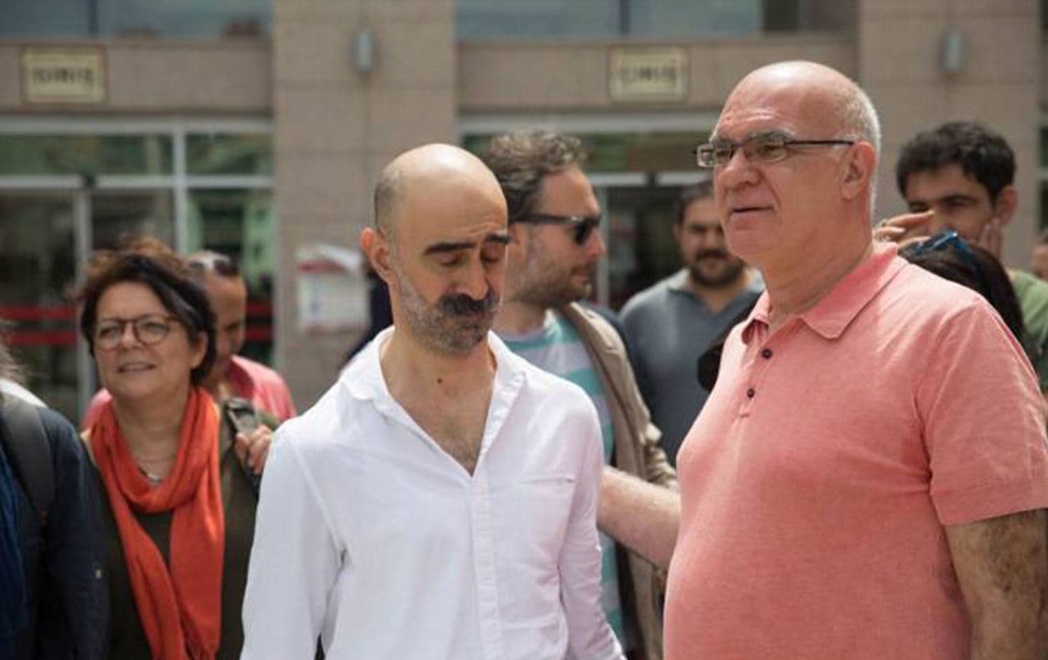 Yönetmen Çayan Demirel (solda) ve gazeteci Ertuğrul Mavioğlu