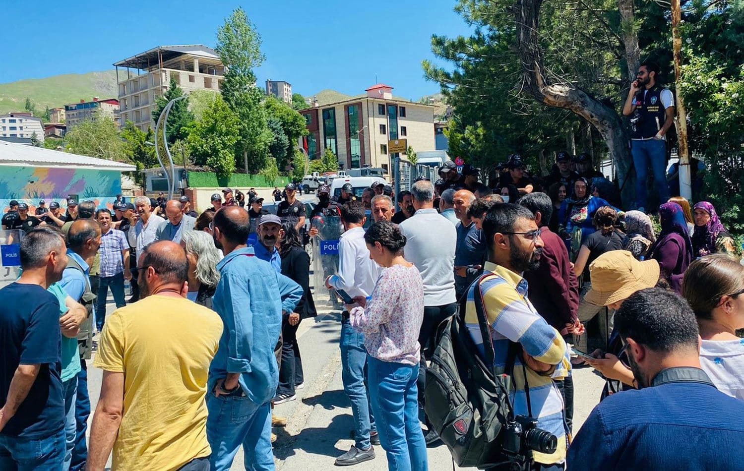 خۆپێشاندان دژی دانانی قەیووم بۆ سەرۆکی شارەوانیی جۆلەمێرگ لە باکووری کوردستان