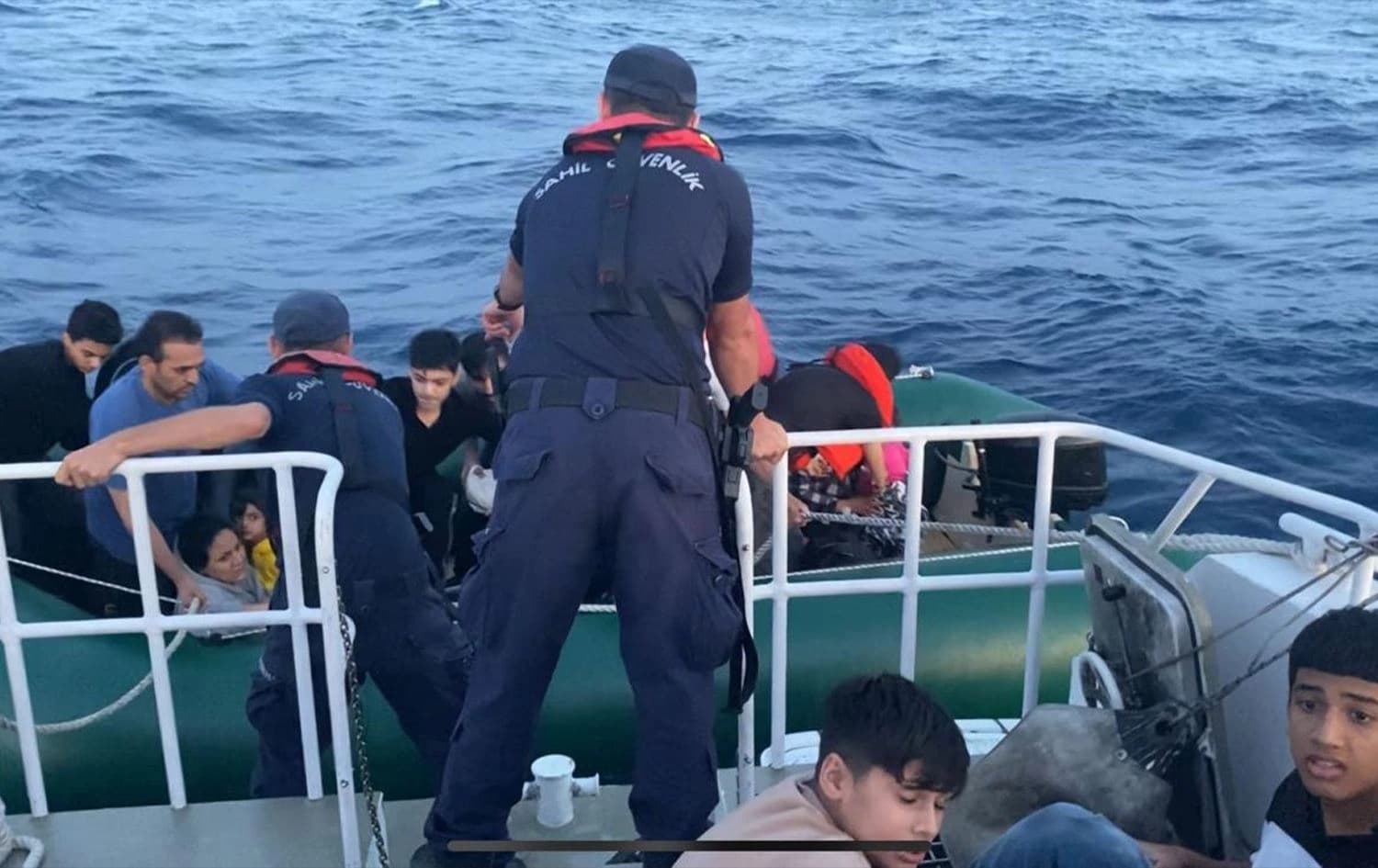 Li nav Deryaya Egeyê 57 koçber hatin desteserkirin/Wêne: AA