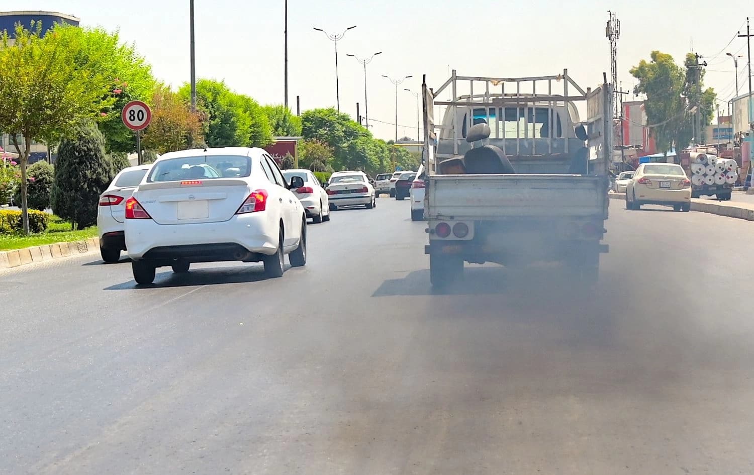 دەردانی دووکەڵی ئۆتۆمبێلێک لە هەولێر. وێنە: بڵند تاهیر - رووداو
