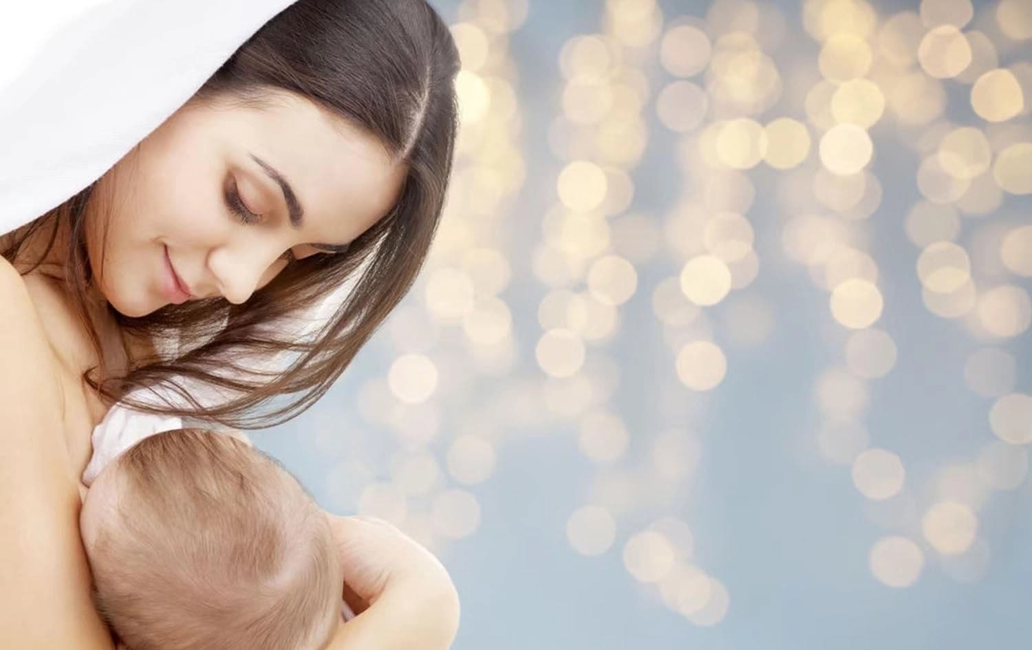 وێنە: دایکێک شیری خۆی دەداتە کۆرپەکەی